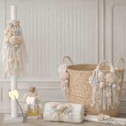 Σετ βάπτισης Θεσσαλονίκη Σετ βάπτισης με κοχύλια σε παστέλ ροζ και γαλάζιες αποχρώσεις, με ψάθινη τσάντα, λαμπάδα και αξεσουάρ.