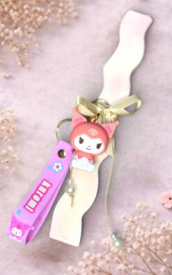 White Pearl Baptism Με Αγάπη στο Χέρι