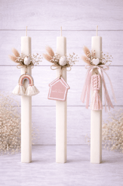 Boho Blush Set Boho λαμπάδες βάπτισης σε παστέλ αποχρώσεις με ουράνιο τόξο, σπιτάκι και macramé λεπτομέρειες.